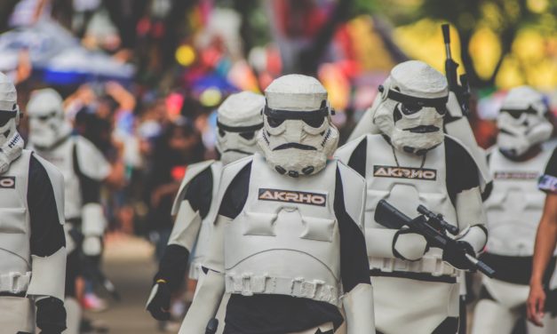 Le Salon ou Meeting politique : quels codes pour fédérer une communauté ?