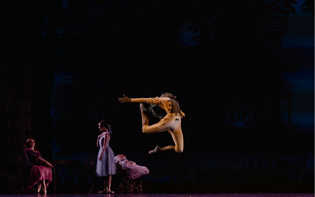 Inside fairs and theatre plays : between creativity and sending the right message