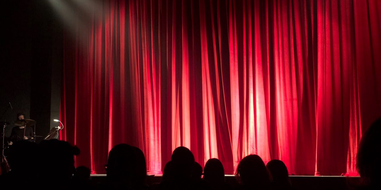 Le rideau se lève sur le salon